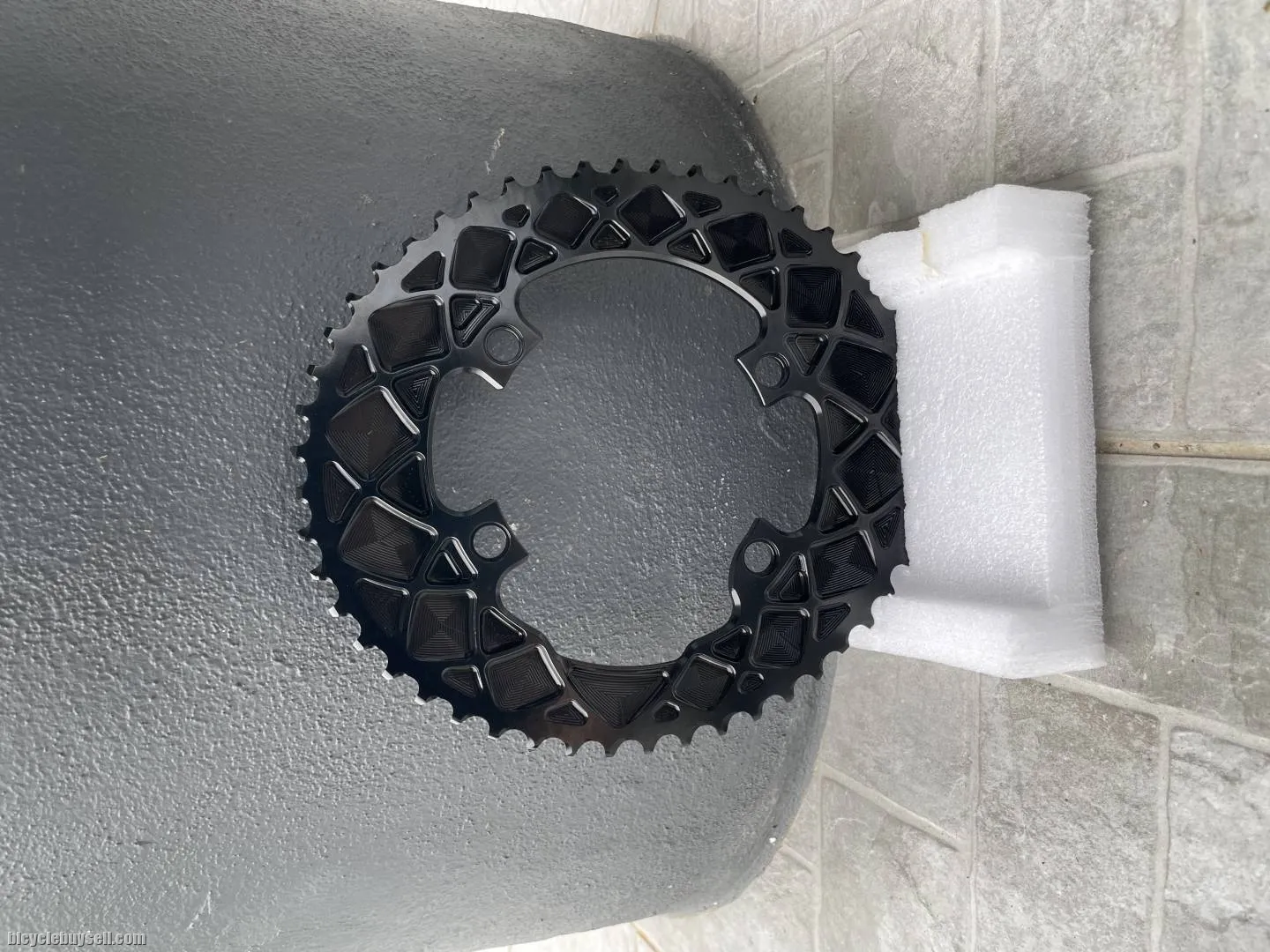 AbsoluteBLACK Ovel chainring