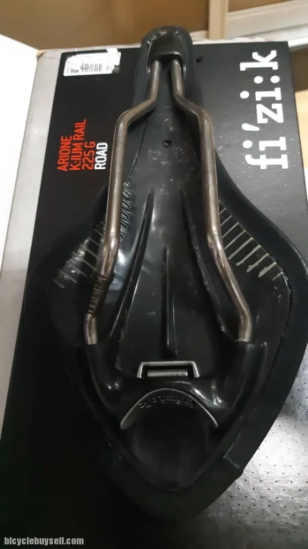saddle road bike jenama san marco dan fizik