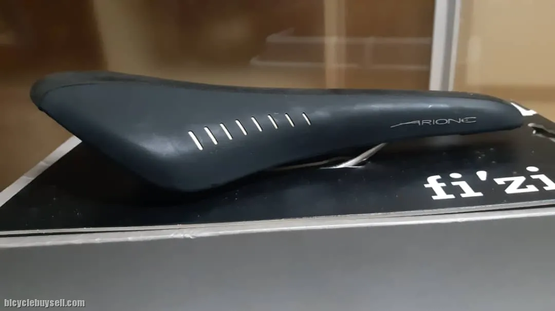 saddle road bike jenama san marco dan fizik