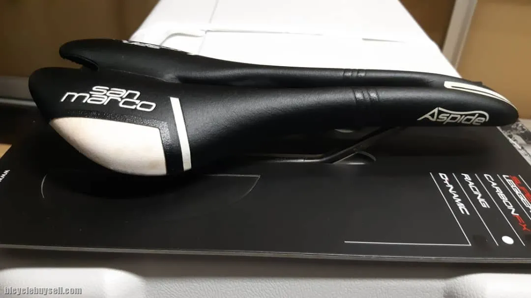 saddle road bike jenama san marco dan fizik