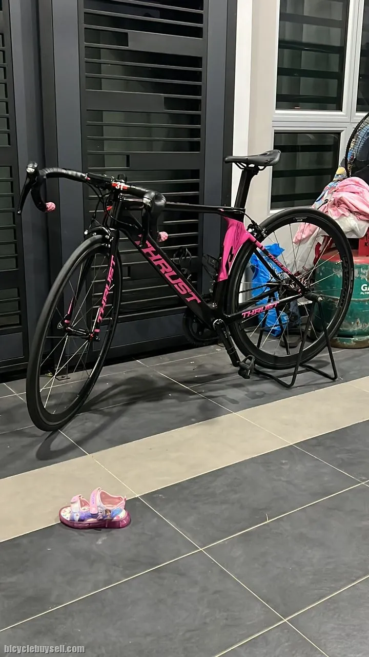 ROAD BIKE THRUST R6 (2nd) FOR SALE