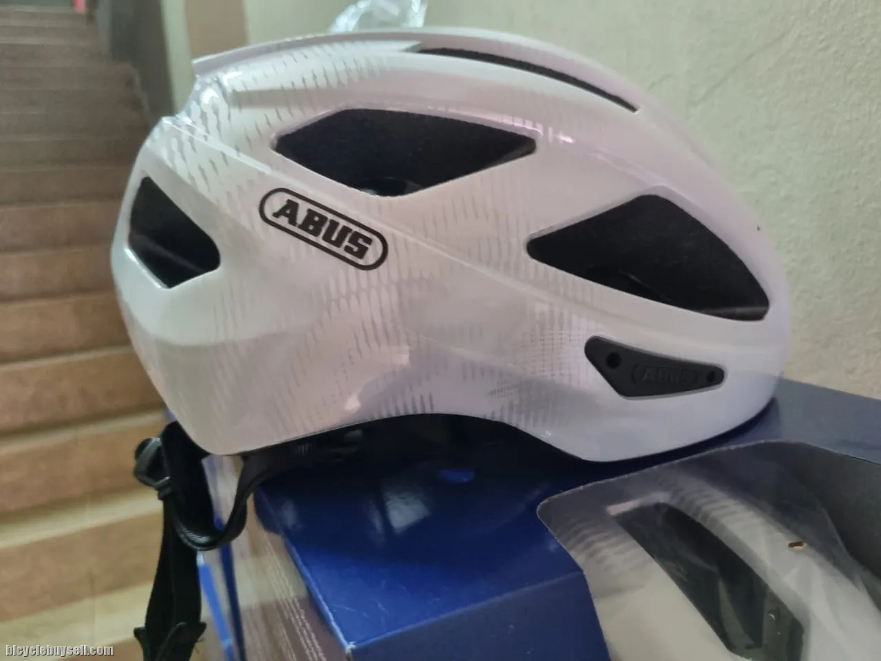 Abus Macator (M &amp; L) -White- (Brand New !!!)