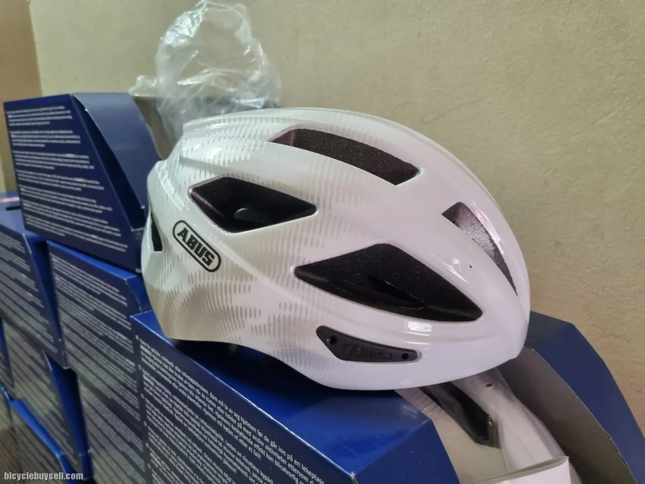 Abus Macator (M &amp; L) -White- (Brand New !!!)