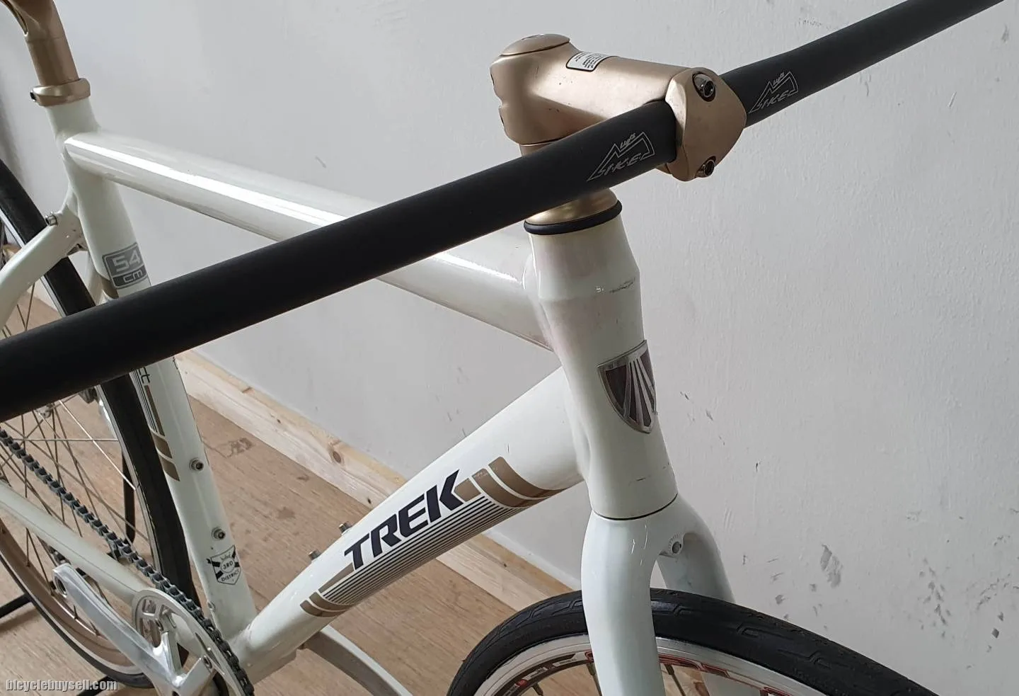 PRE-OWNED - TREK - "3rd DISTRICT" single speed/fix gear -white colour