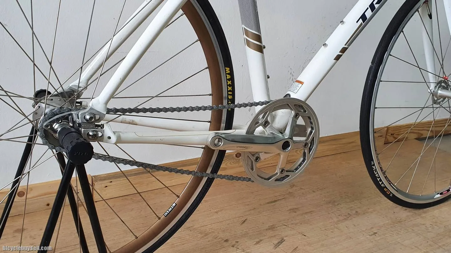 PRE-OWNED - TREK - "3rd DISTRICT" single speed/fix gear -white colour