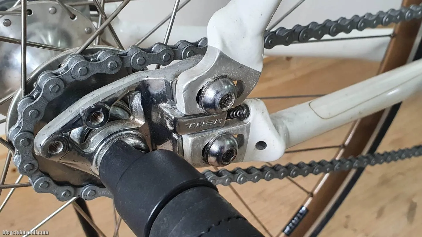 PRE-OWNED - TREK - "3rd DISTRICT" single speed/fix gear -white colour
