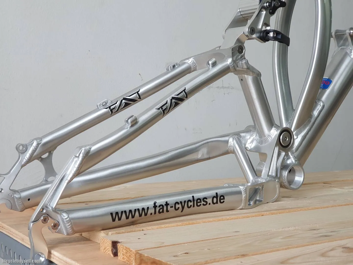 NOS!! 26" DOWNHILL RETRO MTB - ALUMINUM - SUPER LIGHT!! MADE IN TAIWAN!!FORK NOT INCLUDED!