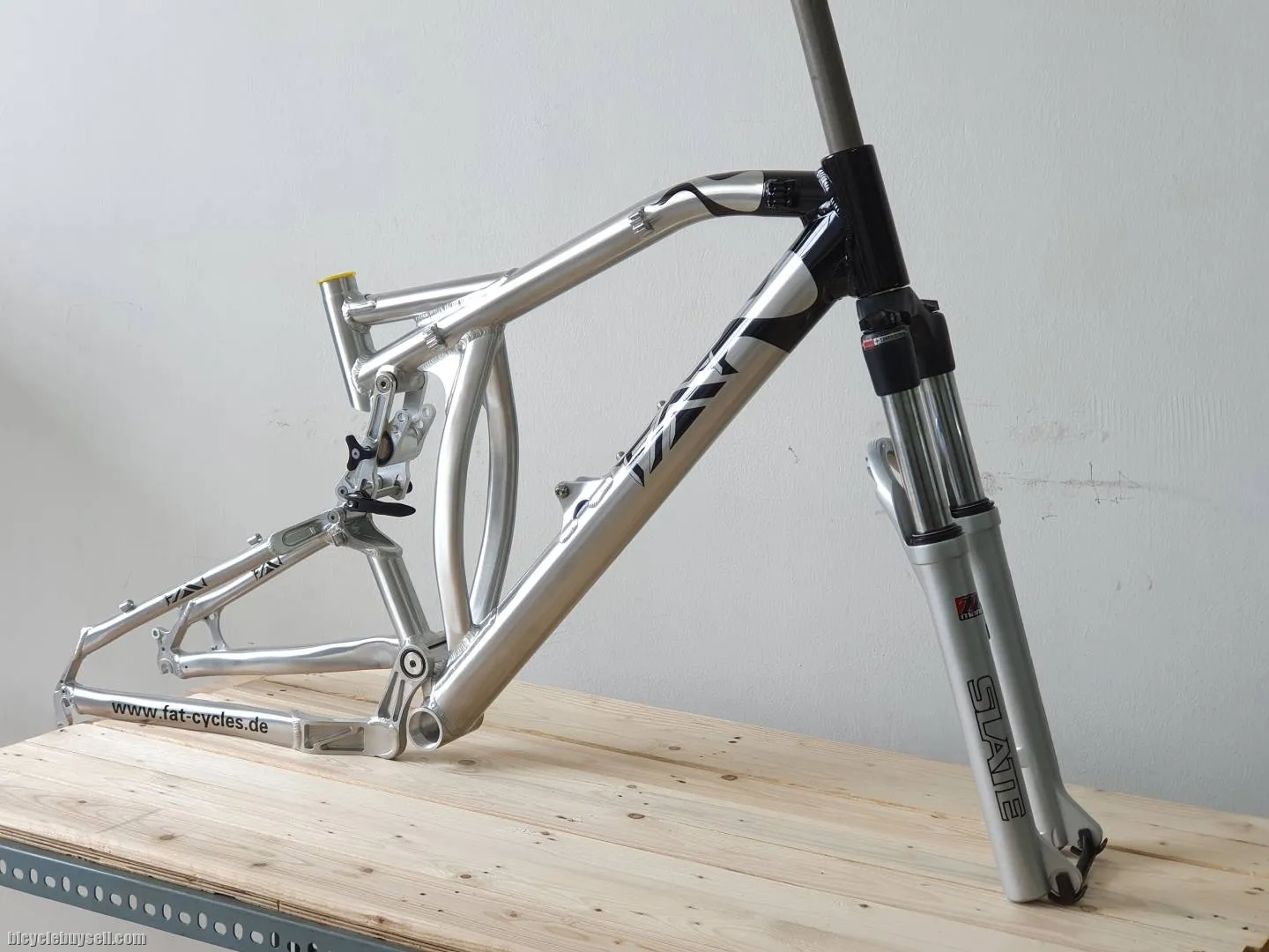 NOS!! 26" DOWNHILL RETRO MTB - ALUMINUM - SUPER LIGHT!! MADE IN TAIWAN!!FORK NOT INCLUDED!