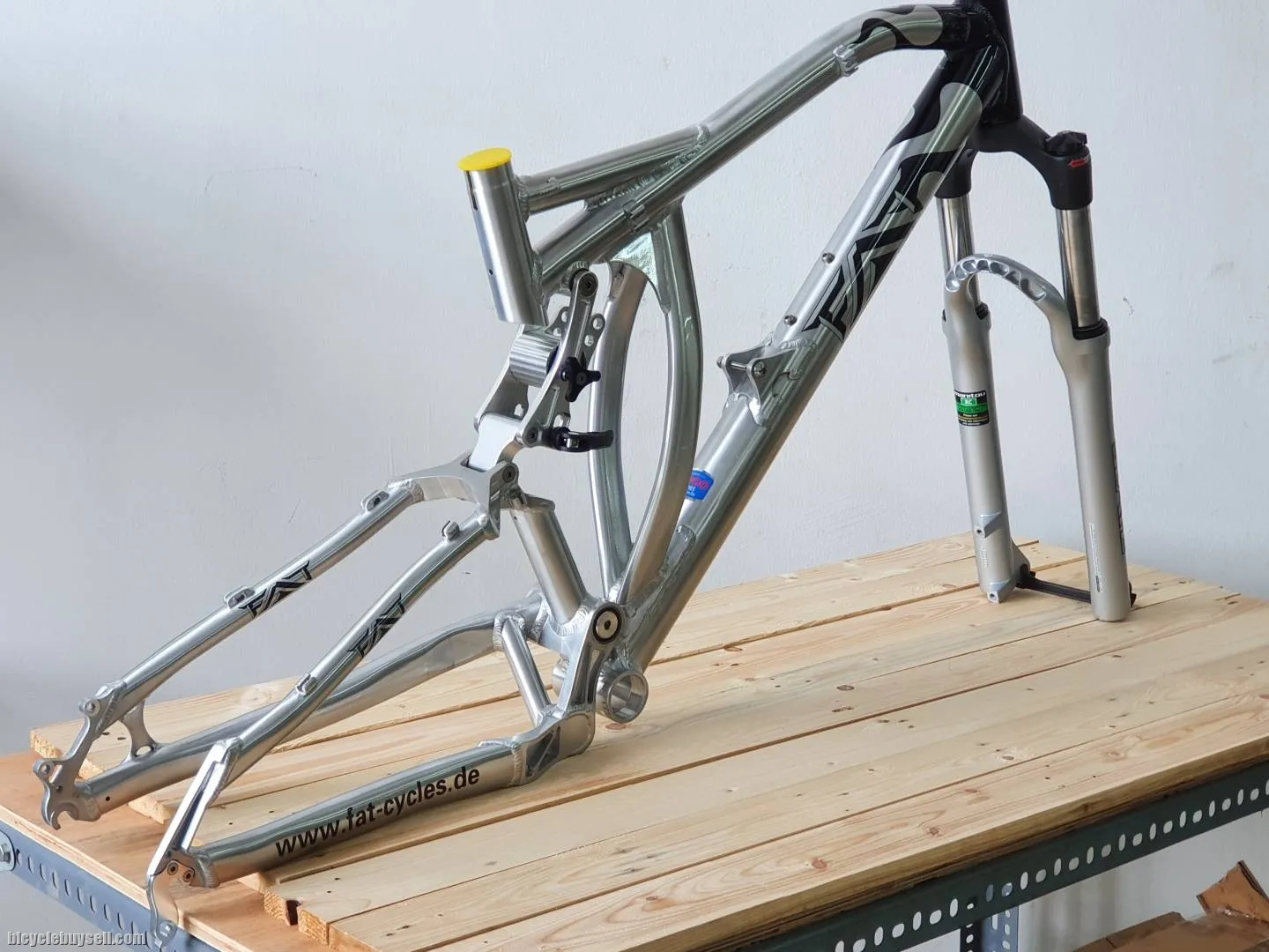 NOS!! 26" DOWNHILL RETRO MTB - ALUMINUM - SUPER LIGHT!! MADE IN TAIWAN!!FORK NOT INCLUDED!