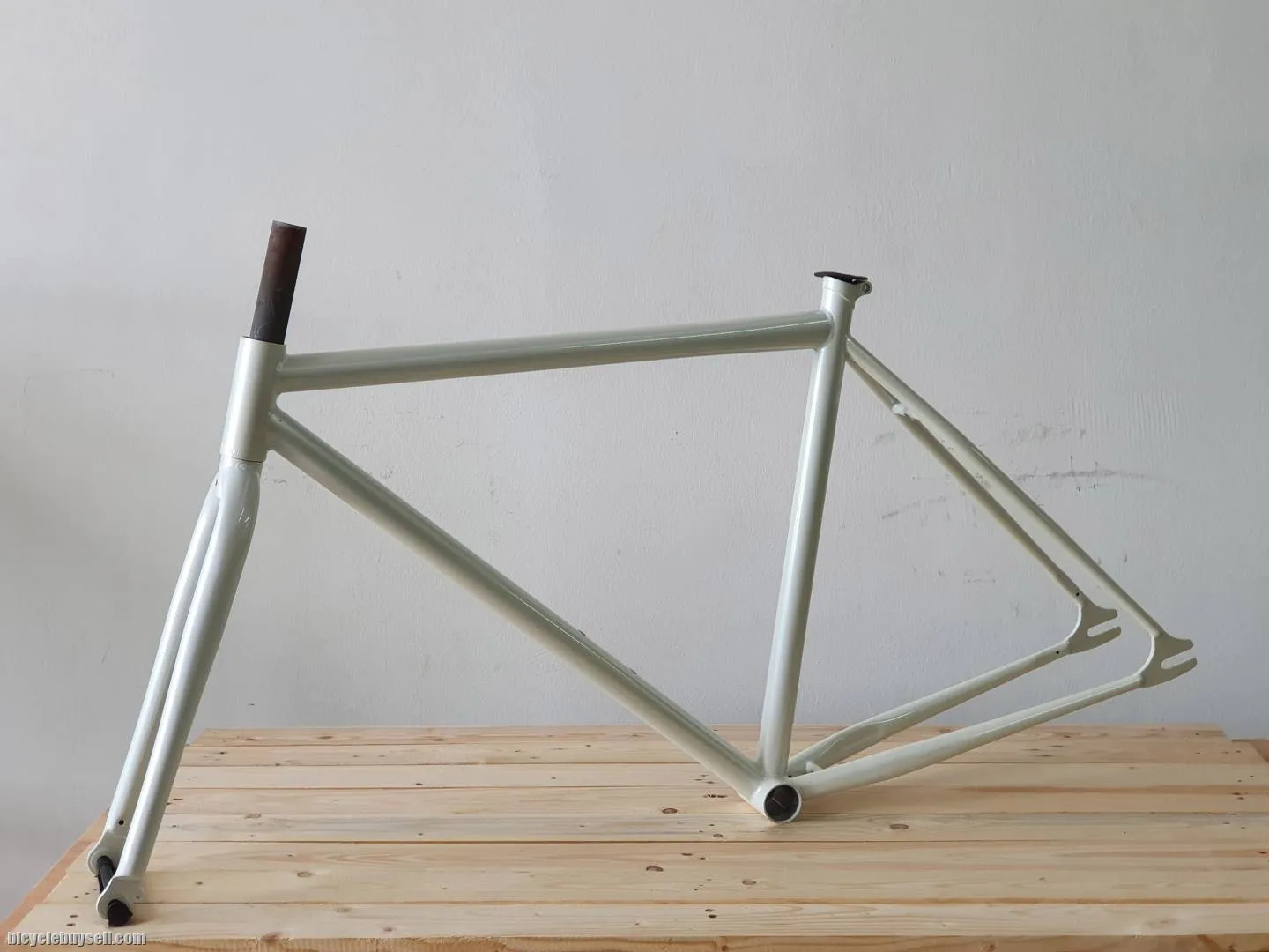 CRAZY SALE!New Old Stock Custom Frameset FIX GEAR - STEEL - Made In Taiwan ðŸ˜ðŸ˜ðŸ˜ !METALLIC WHITE!