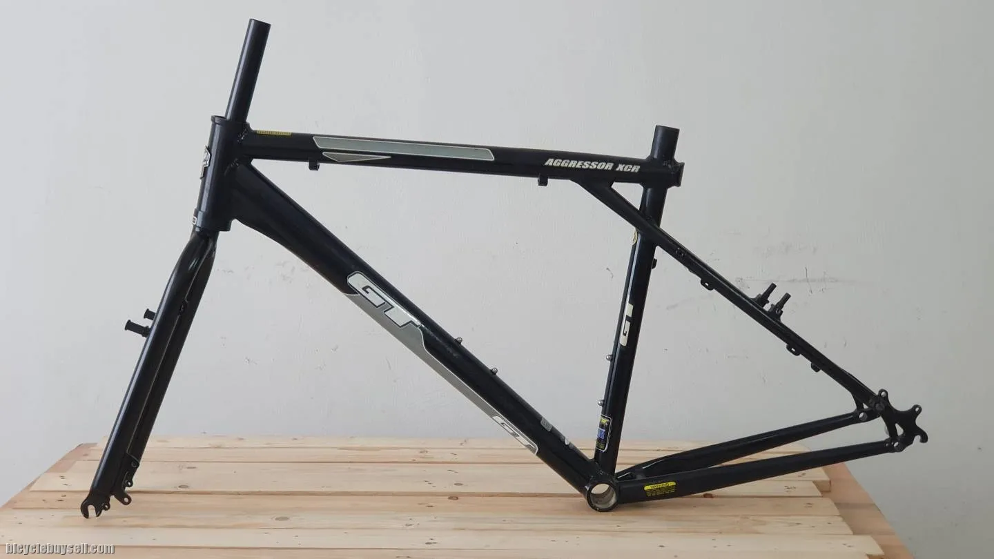 NOS!!NOS!! GT AVALANCHE 3.0...NOS FRAME! NEVER ASSEMBLED!!ðŸ¤ªðŸ¤ªðŸ¤ªðŸ¤ªðŸ¤ª FRAM SIZE : L  FRAME SAJA  : MY