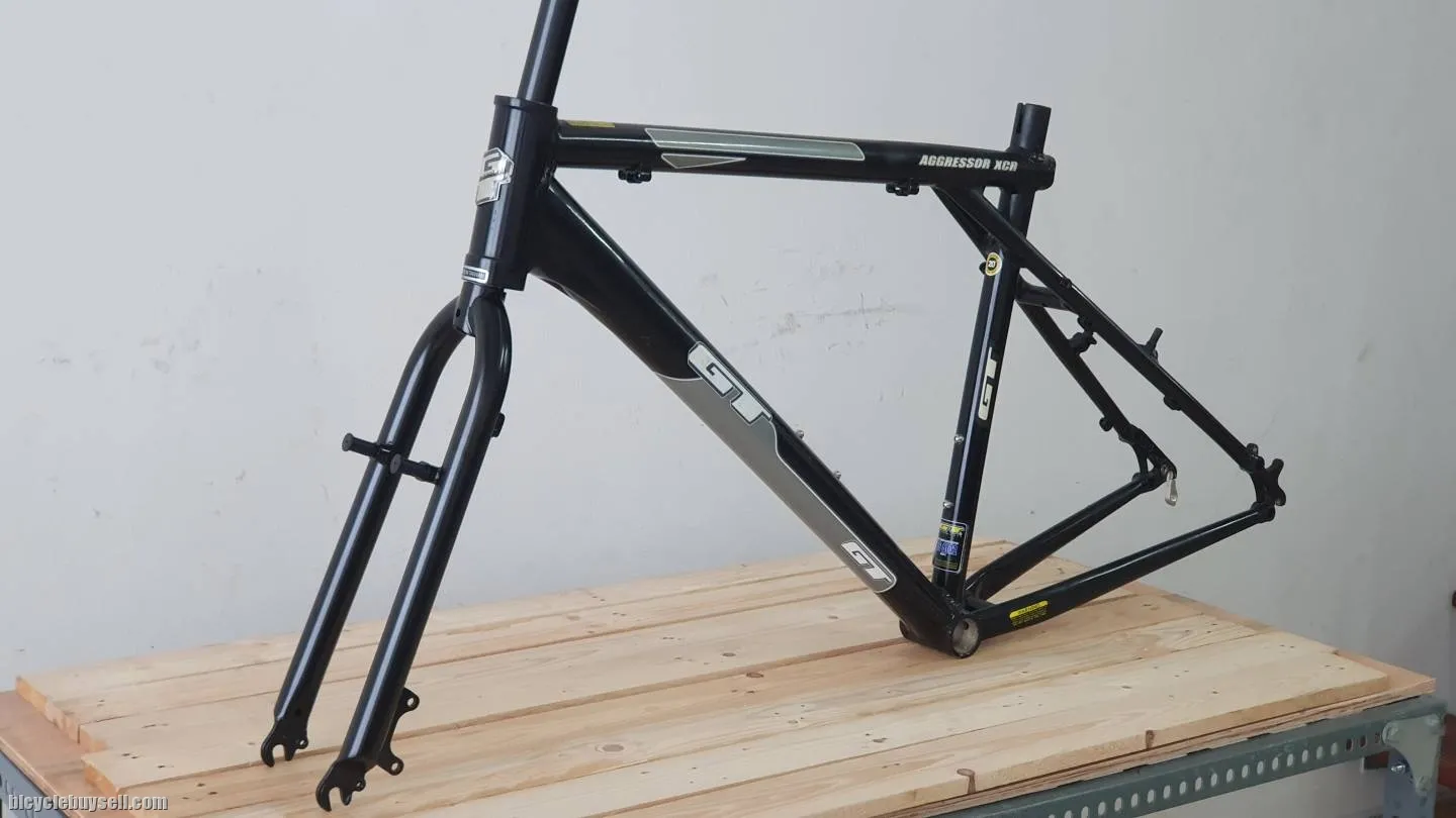 NOS!!NOS!! GT AVALANCHE 3.0...NOS FRAME! NEVER ASSEMBLED!!ðŸ¤ªðŸ¤ªðŸ¤ªðŸ¤ªðŸ¤ª FRAM SIZE : L  FRAME SAJA  : MY