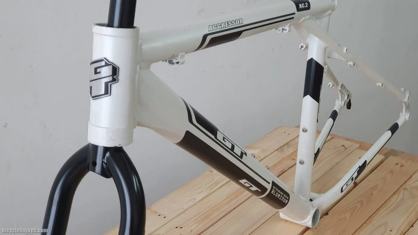 NOS!!NOS!! GT AGGRESSOR XC 2 - WHITE - ..NOS FRAME! NEVER ASSEMBLED!!ðŸ¤ªðŸ¤ªðŸ¤ªðŸ¤ªðŸ¤ª