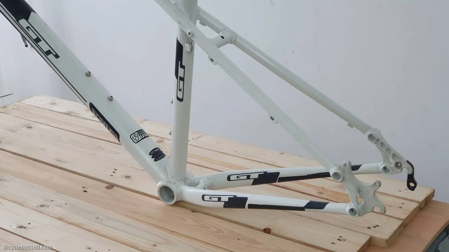 NOS!!NOS!! GT AGGRESSOR XC 2 - WHITE - ..NOS FRAME! NEVER ASSEMBLED!!ðŸ¤ªðŸ¤ªðŸ¤ªðŸ¤ªðŸ¤ª