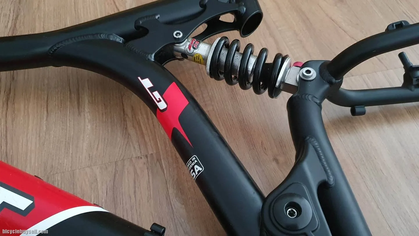NOS GT I-DRIVE 2.0 FRAME - NEW OLD STOCK - NEVER ASSEMBLED!!!ðŸ˜ðŸ˜ðŸ˜