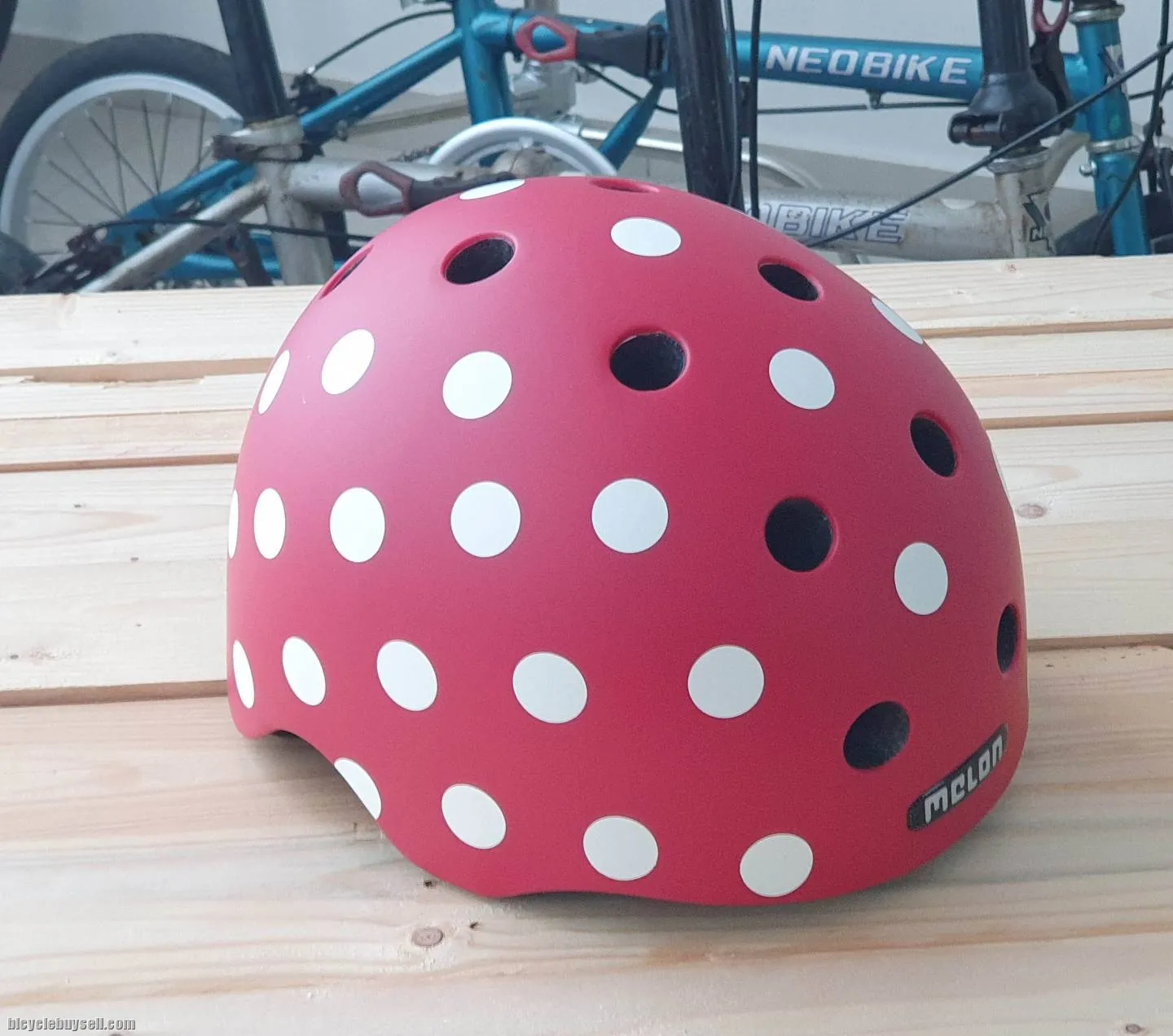 Melon Helmets-Dotty White ðŸ˜ðŸ˜ðŸ˜ðŸ˜ðŸ˜ðŸ˜