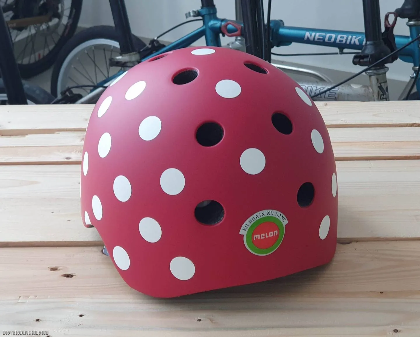 Melon Helmets-Dotty White ðŸ˜ðŸ˜ðŸ˜ðŸ˜ðŸ˜ðŸ˜