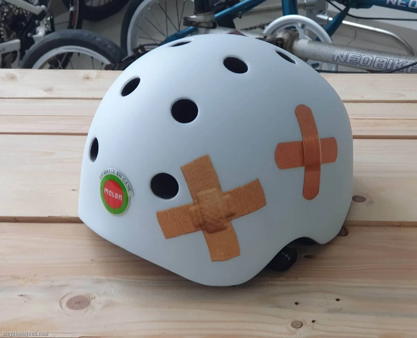 Melon Helmets-Plastered White ðŸ˜ðŸ˜ðŸ˜ðŸ˜ðŸ˜ðŸ˜