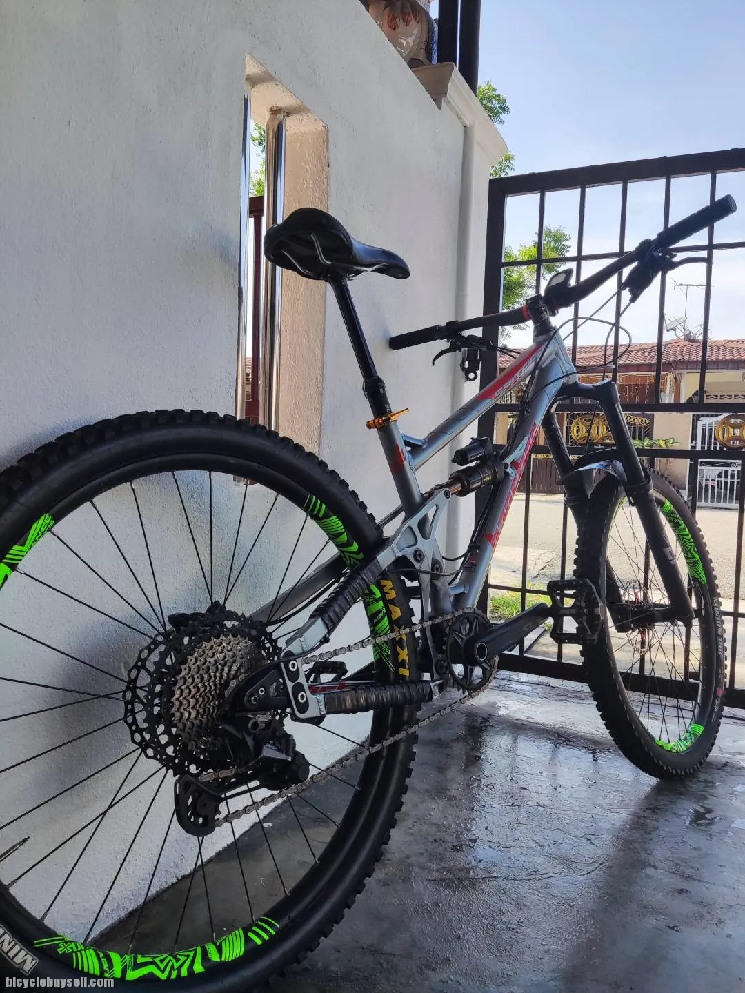 Banshee Spitfire V2 (Complete Bike)