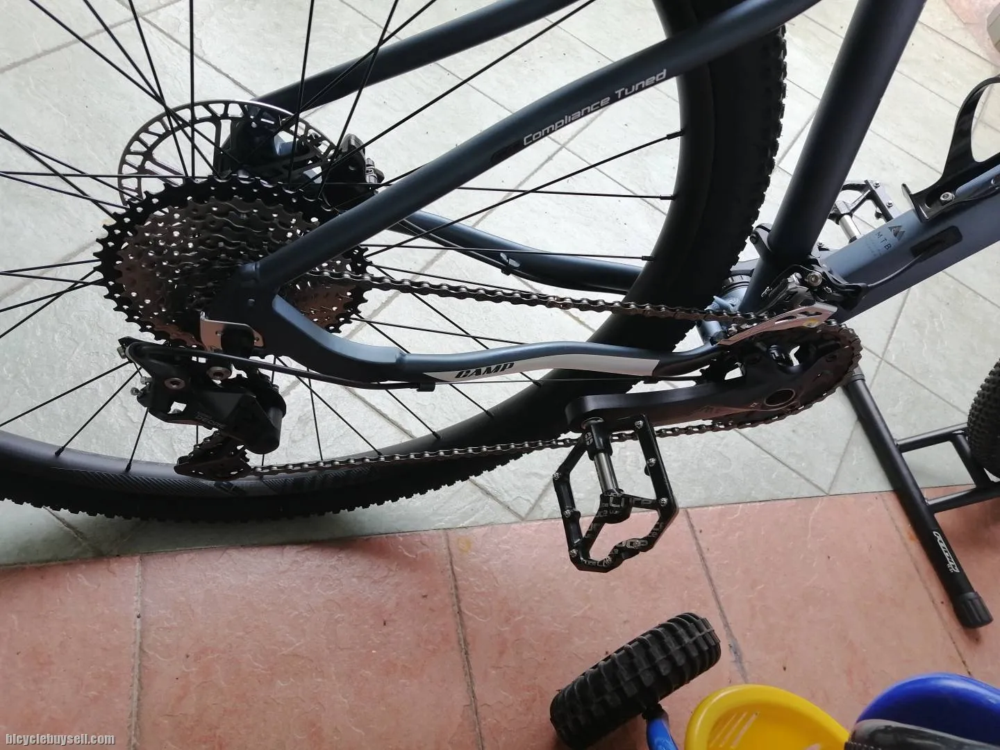 CAMP WHIZZ 9.0 MTB 29" SHIMANO DEORE