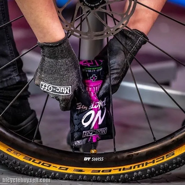 MUC-OFF NO PUNCTURE HASSLE TUBELESS SEALANT 140ml MUC OFF