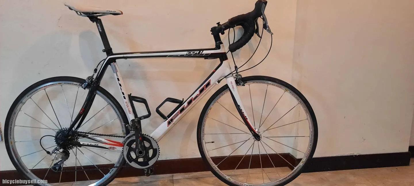 Fuji Full Carbon road bike CCR1