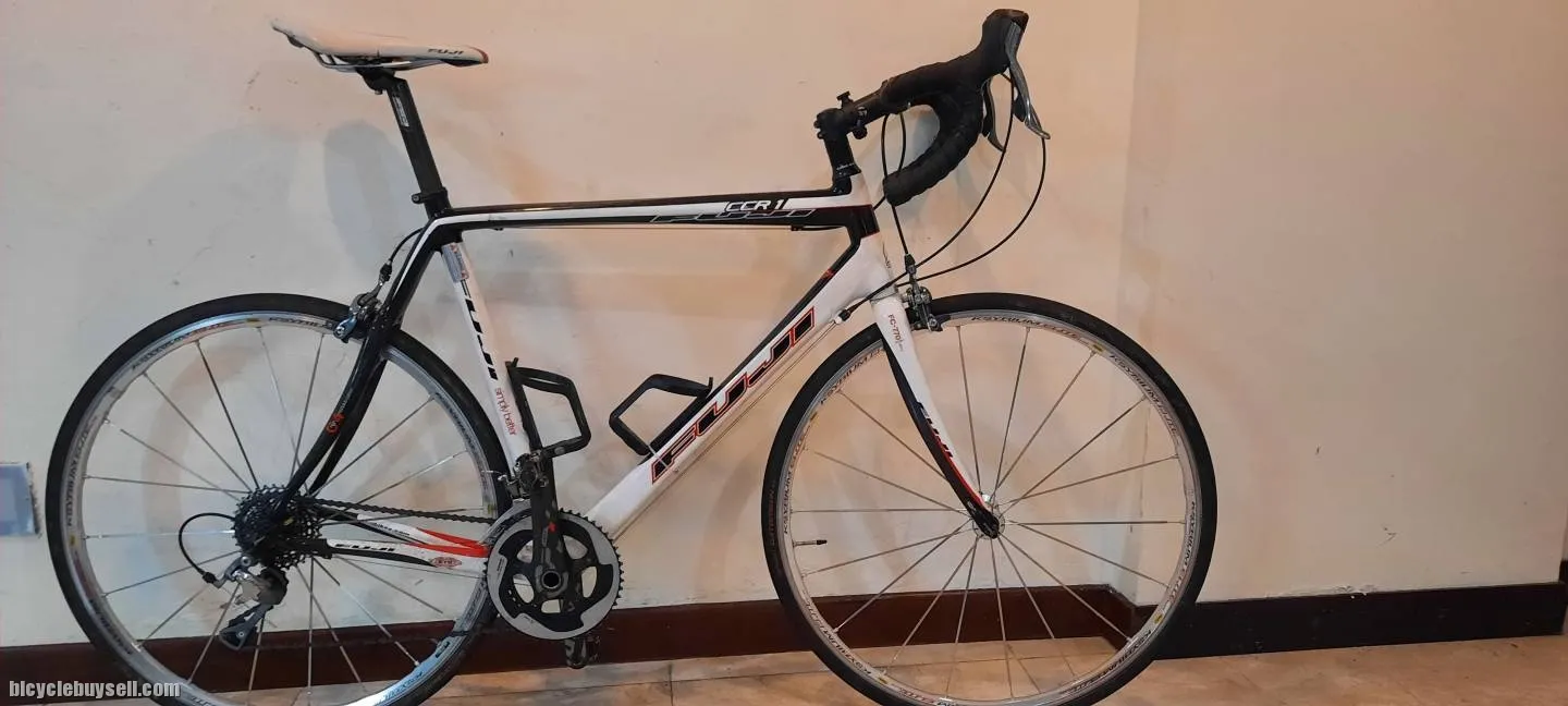 Fuji Full Carbon road bike CCR1