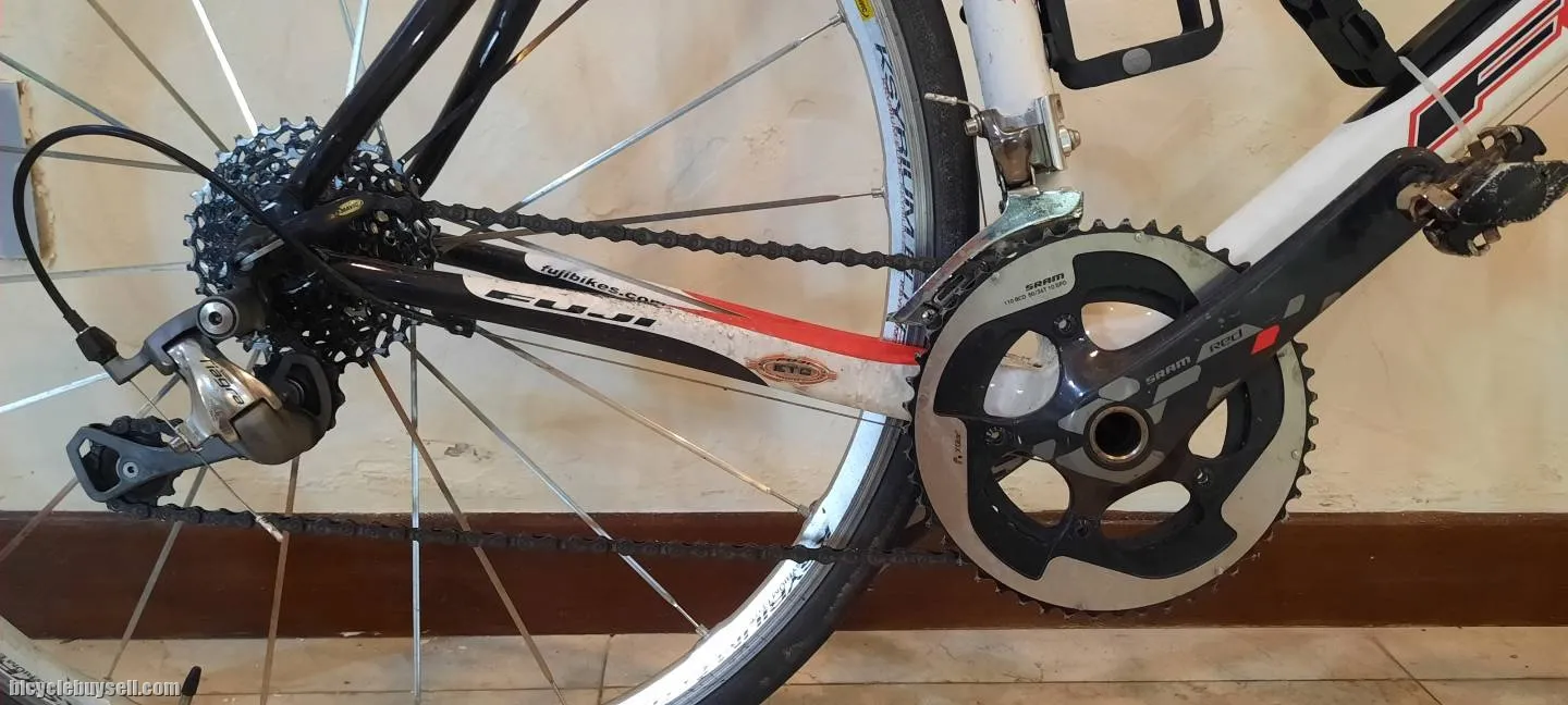 Fuji Full Carbon road bike CCR1