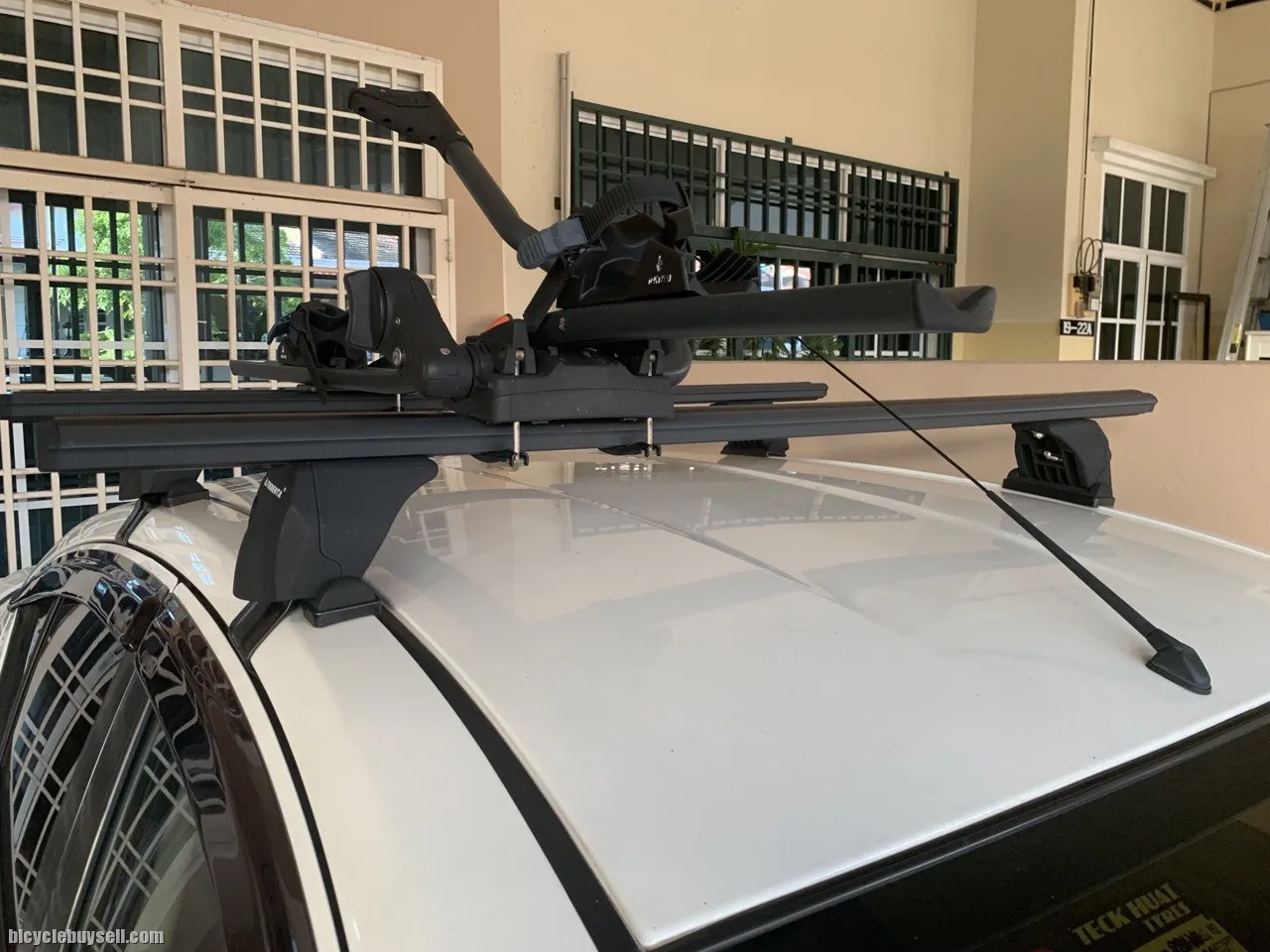 TRIDENTA Brand ROOF RACK CARRIER And RYNO Bike Rack Black color with lock Bicycle