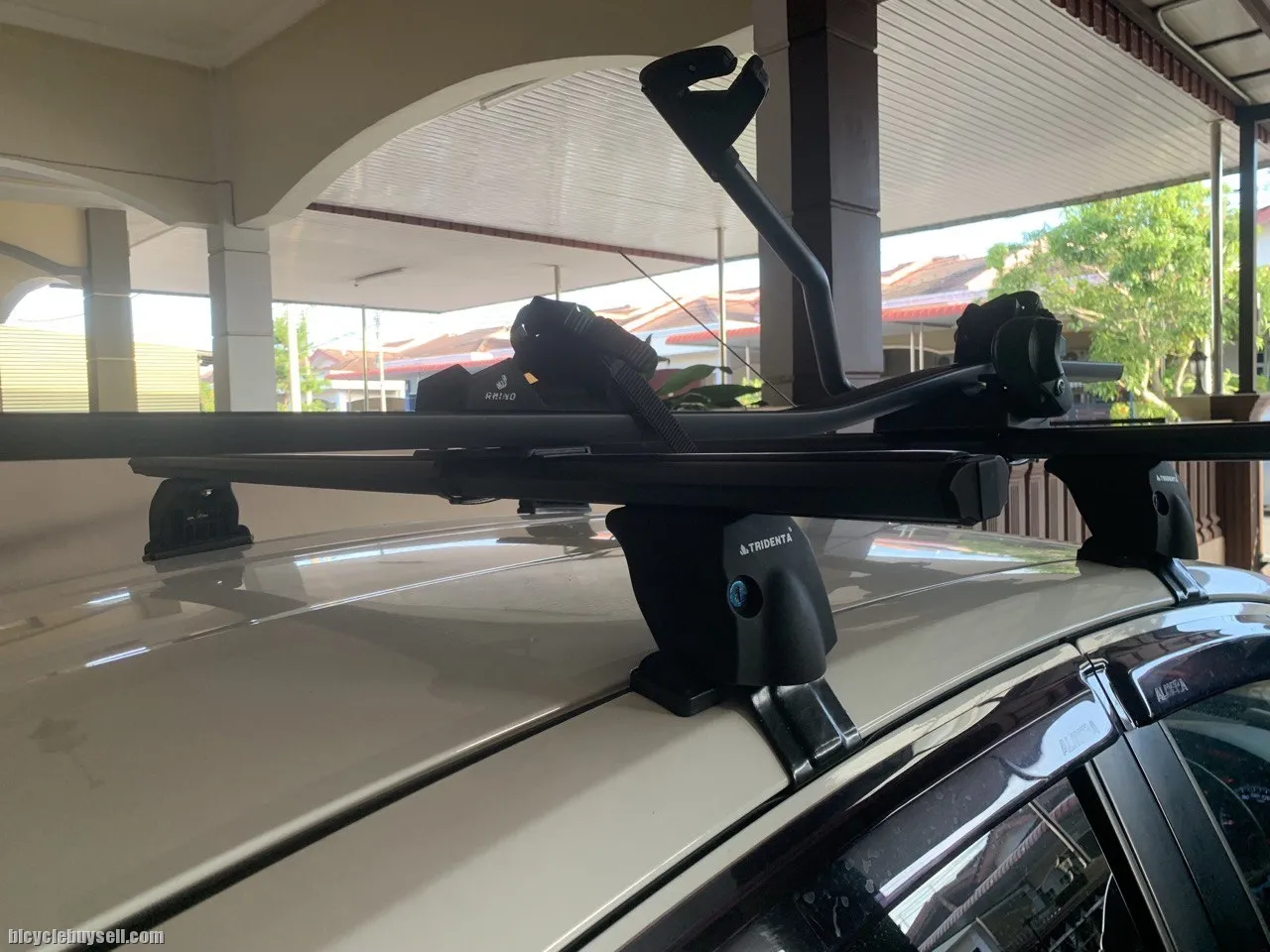 TRIDENTA Brand ROOF RACK CARRIER And RYNO Bike Rack Black color with lock Bicycle