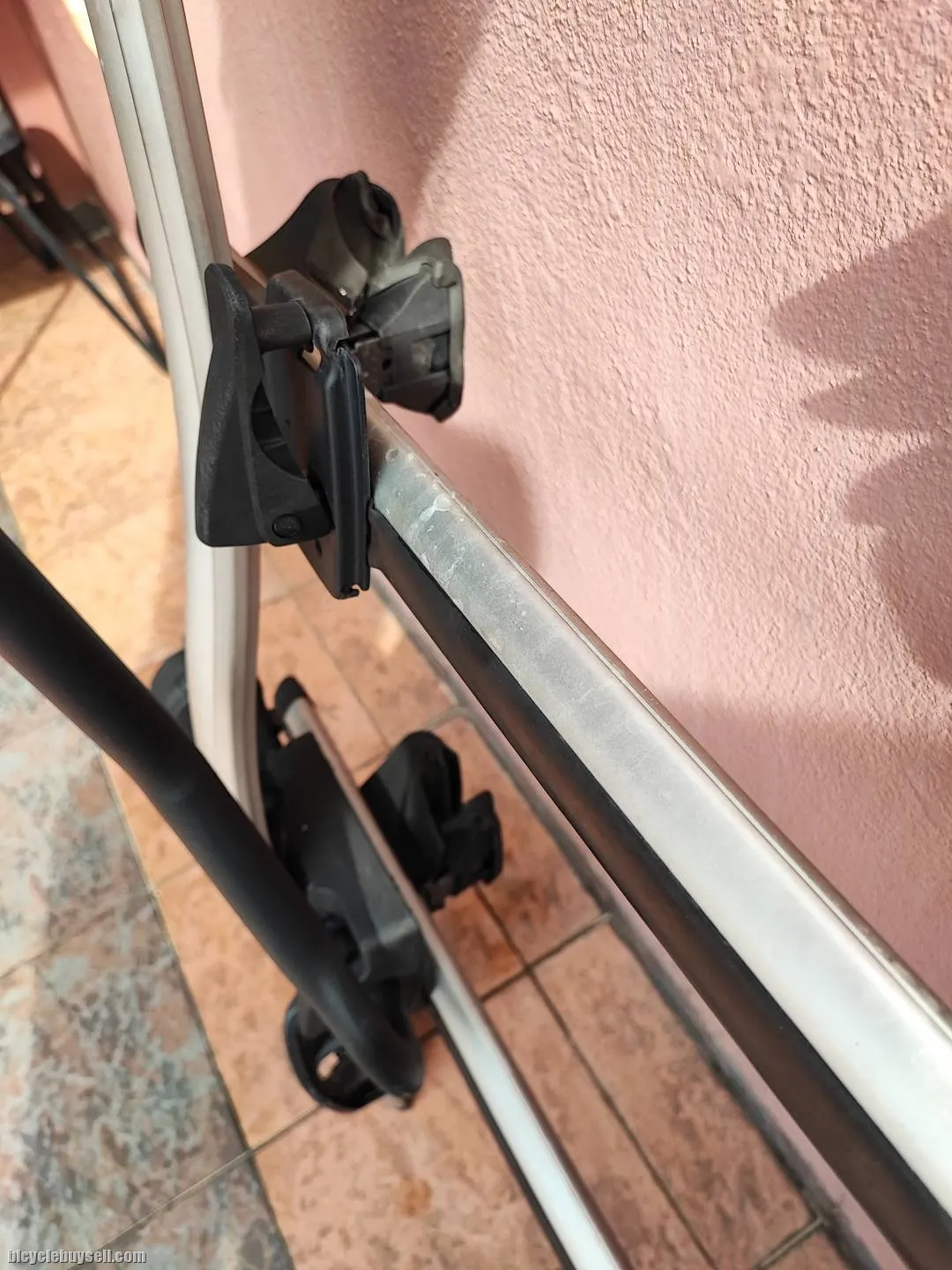 THULE 591 &amp; Thule WingBar Evo Roof Rack and Bicycle Carrier with Lock