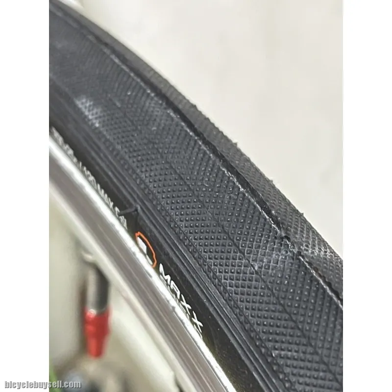 MAXXIS RE-FUSE 700 x 25c ROAD BIKE TIRE FOR SPORT WEEKEND CASUAL RIDING