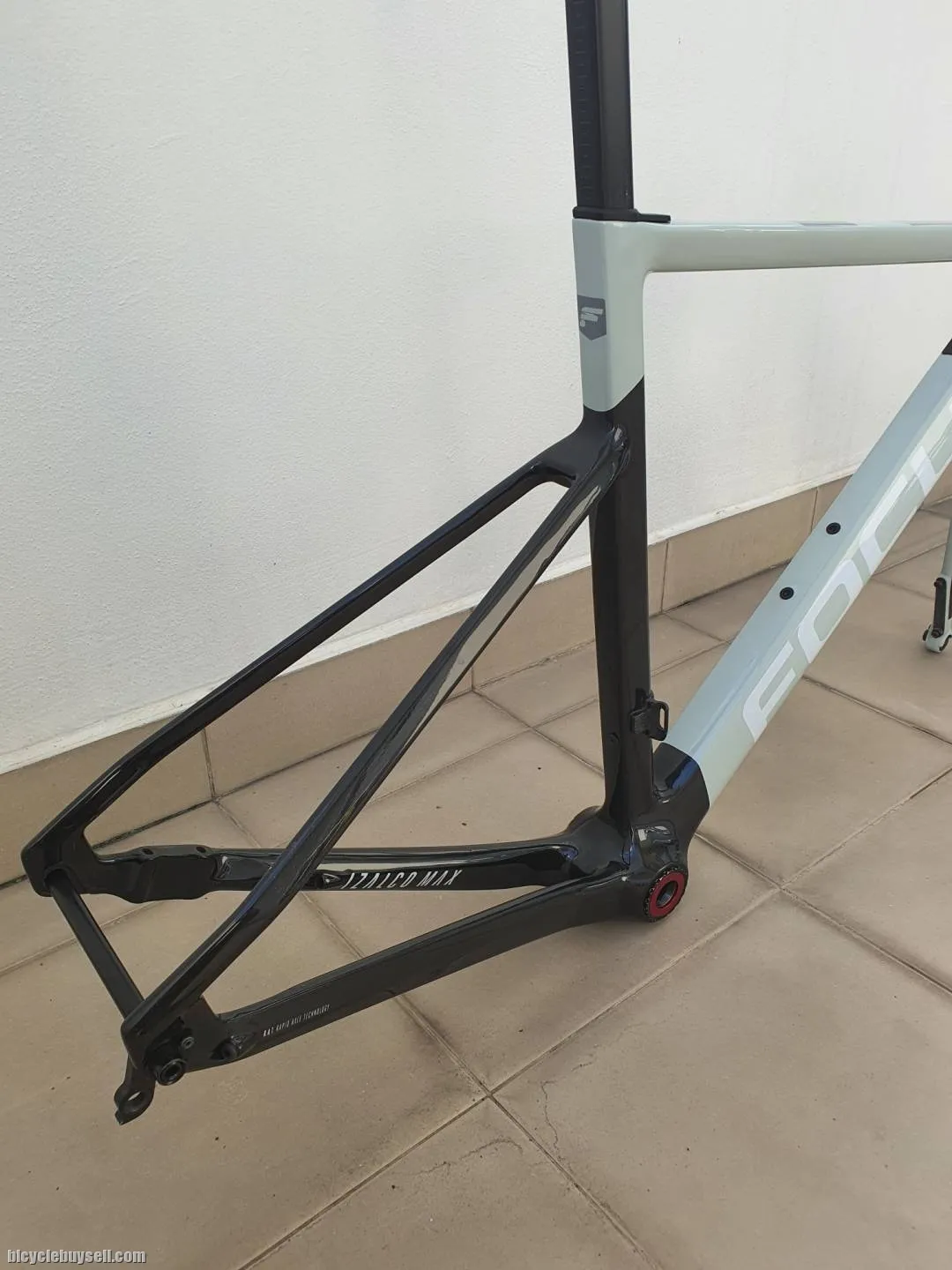 (Sold) Focus Izalco Max 9