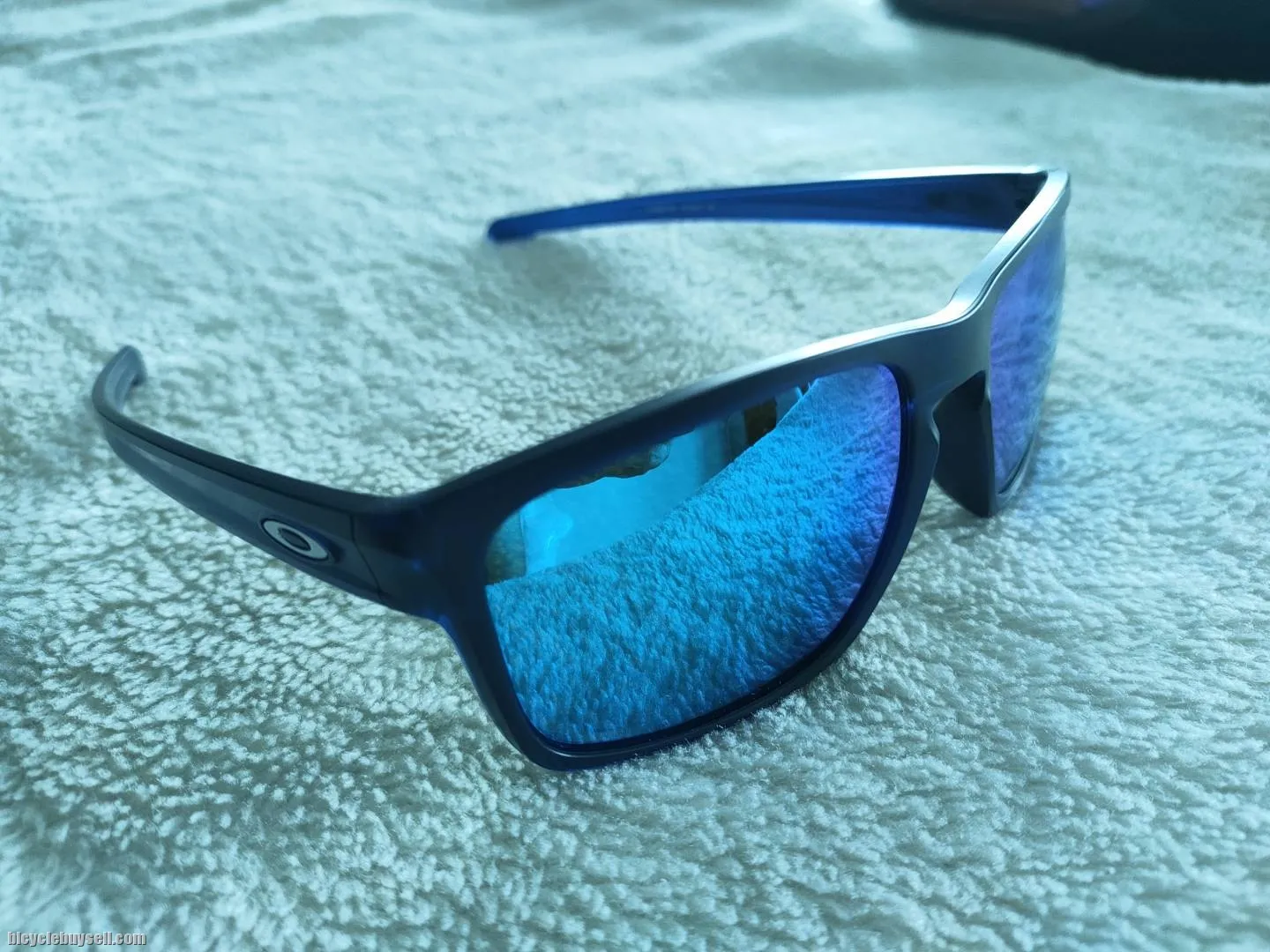 Authentic oakley SLIVERÂ® STEALTH (ASIA FIT) MATTE TRANSLUCENT BLUE