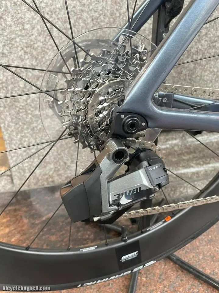 2022 GIANT ADVANCED 1