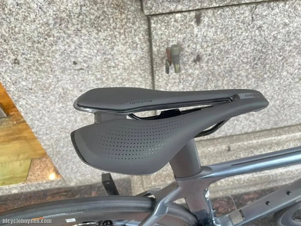 2022 GIANT ADVANCED 1