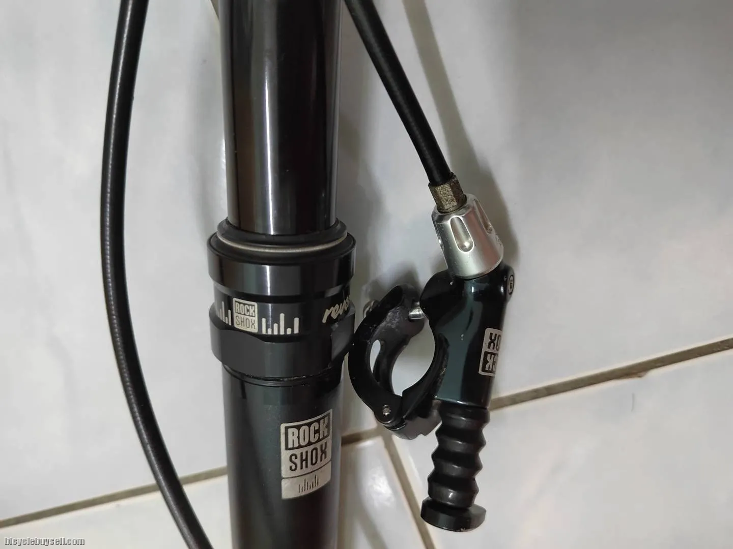 Rockshox reverb dropper external cable