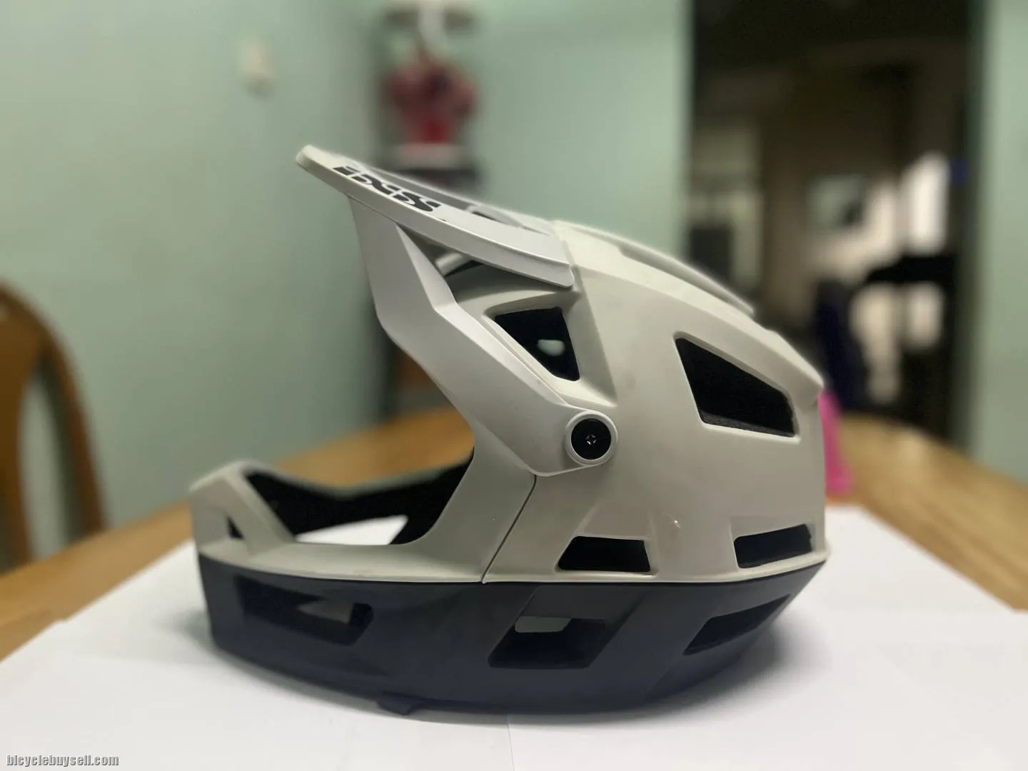 IXS helmet