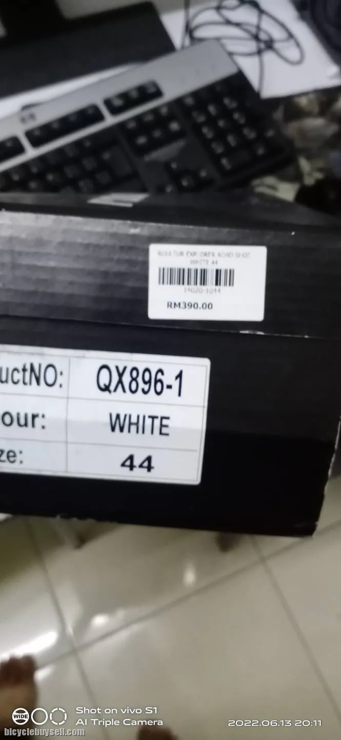 Kasut roadbike rouleur warna putih(SOLD)