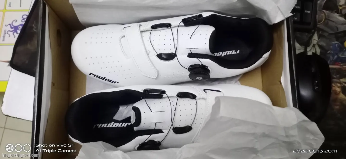 Kasut roadbike rouleur warna putih(SOLD)