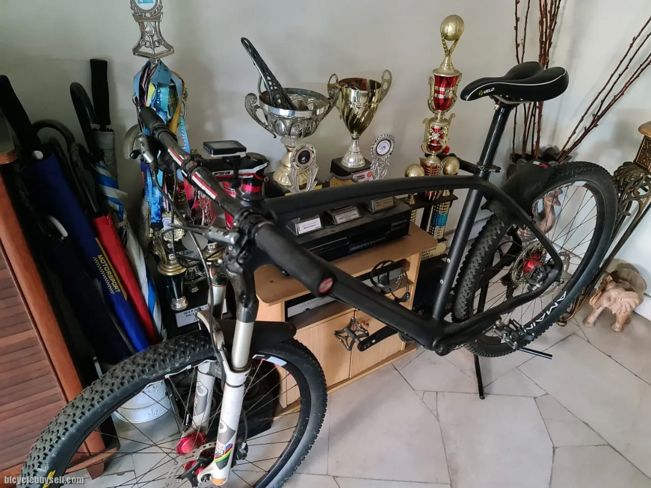 9kg Custom Carbon Mountain Bike - Size XL