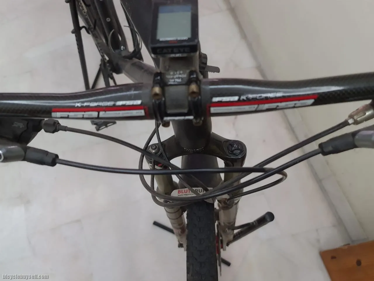 Carbon Mountain Bike - Size XL (9Kg)