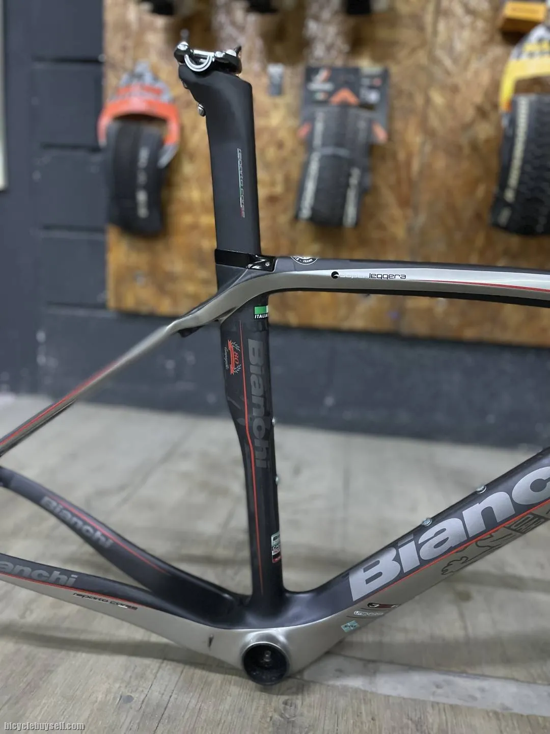 (SOLD) Bianchi Oltre XR2 Campagnolo 80th Anniversary Edition
