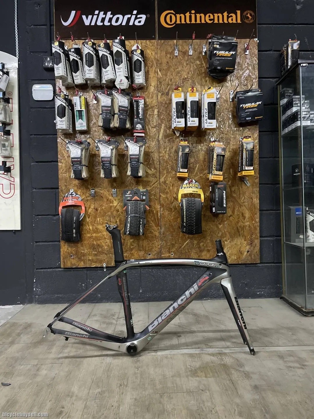 (SOLD) Bianchi Oltre XR2 Campagnolo 80th Anniversary Edition