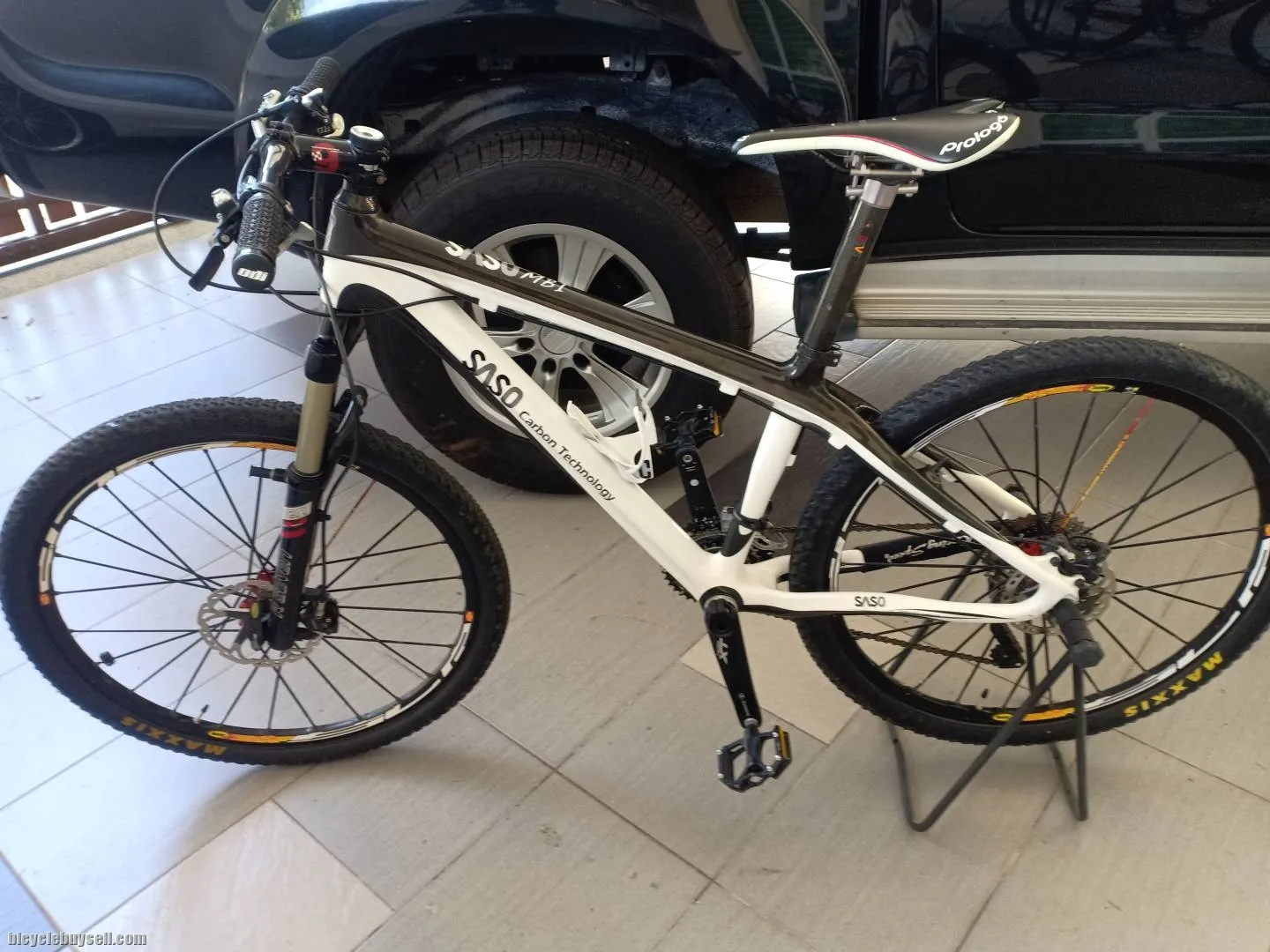 Full carbon MTb bike