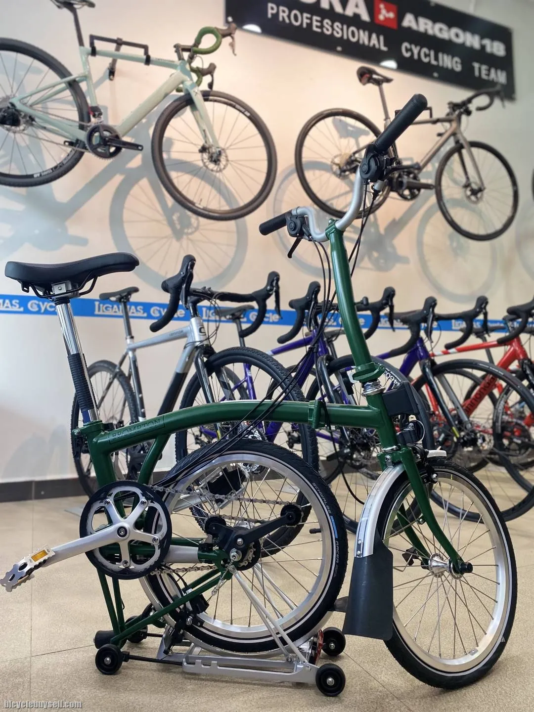 Brompton C Line Utility - 3-Speed - Mid Bar