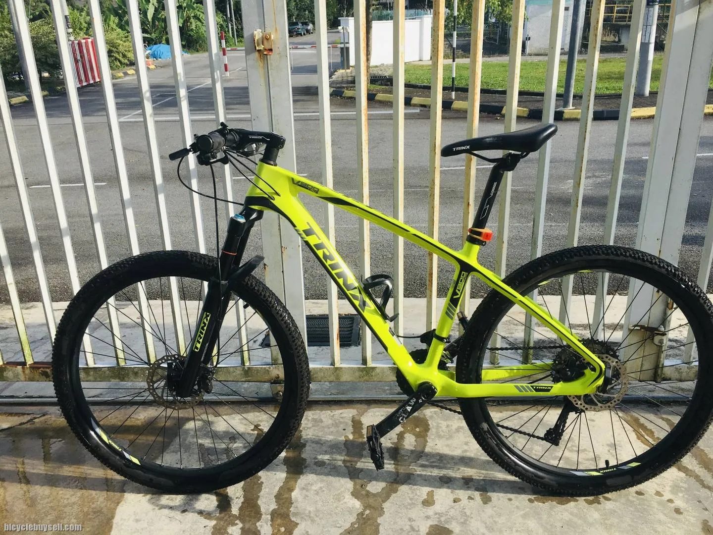 2019 TRINX V900 ELITE 16"