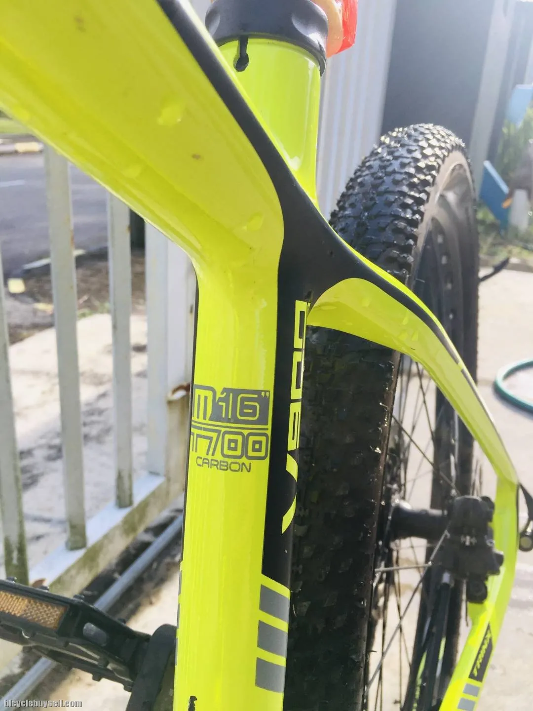 2019 TRINX V900 ELITE 16"