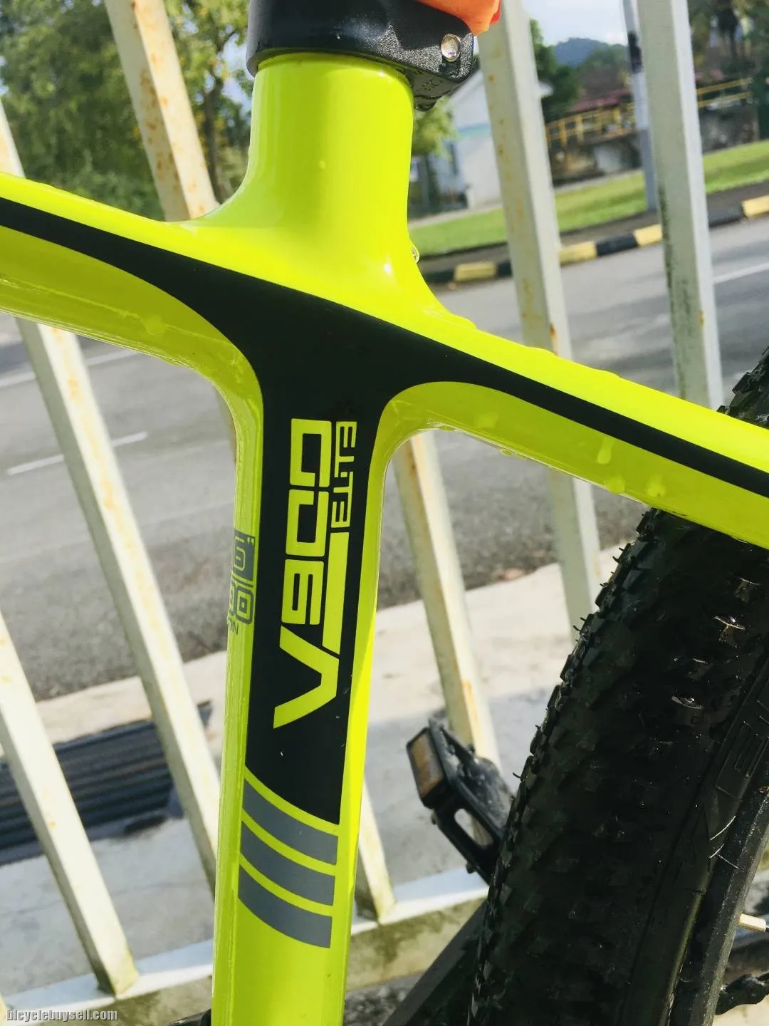2019 TRINX V900 ELITE 16"