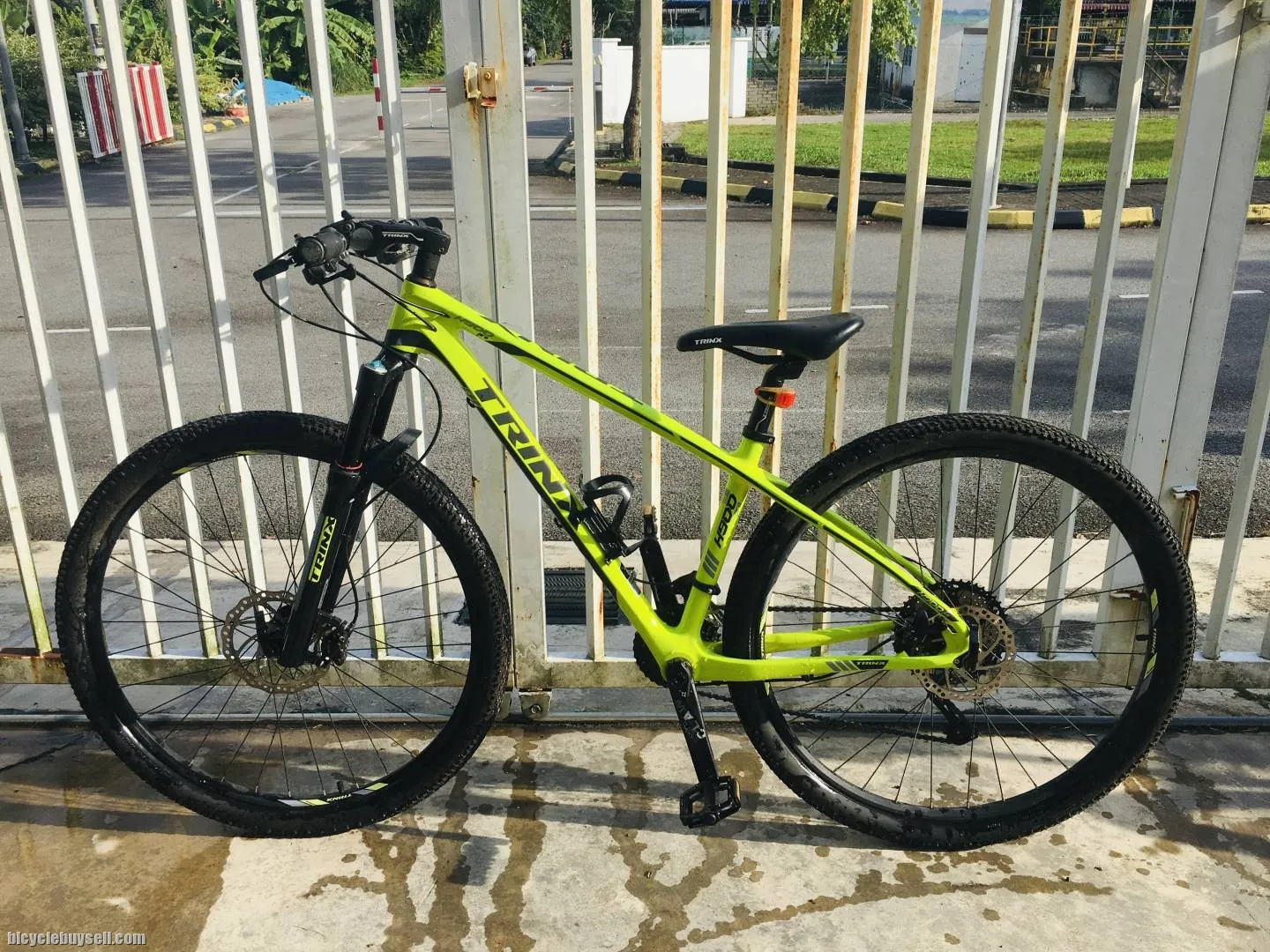 2019  TRINX H900 15.5"